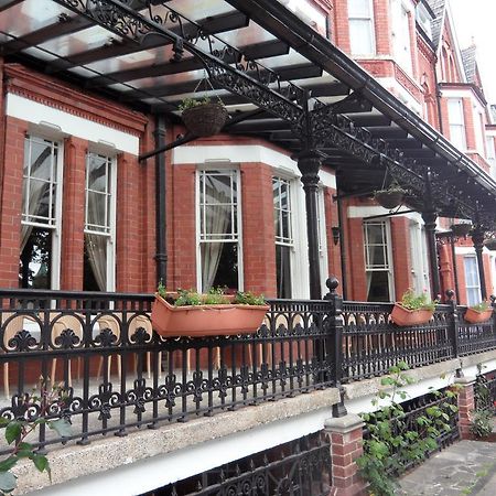 Glen Usk Hotel Llandrindod Wells Exterior foto